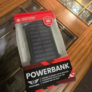 10,000mAH Water Resistant / Shockproof Solar Dual-USB Charger and LED Light